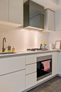 EQ Tower Ultra Modern 2BR CBD Base Mel Central