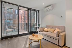 EQ Tower Ultra Modern 2BR CBD Base Mel Central