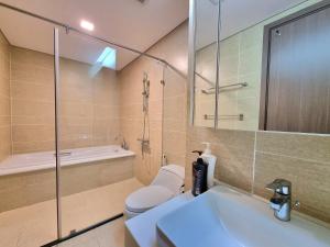 123 Apartment in Vinhomes Central Park - Airport pickup & Tours