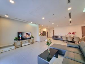 123 Apartment in Vinhomes Central Park - Airport pickup & Tours