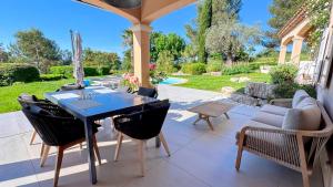 Villas Villa Chateauneuf-Le-Rouge piscine : photos des chambres