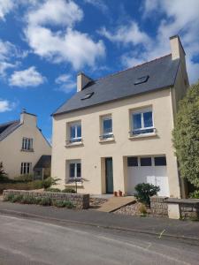 Maisons de vacances Maison Maurice Quimper : Maison 4 Chambres