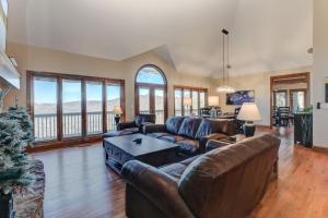 Starry Nights - Unforgettable Views Steamy Hot Tub Game Room More