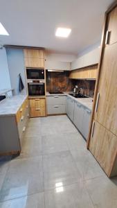 Moderný 3 izbový dom so záhradou a terasou blízko Bratislavy