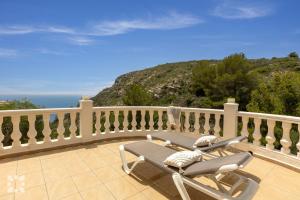 Villa Roca Verde by Abahana Villas