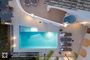 Villa Roca Verde by Abahana Villas