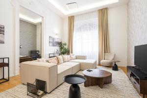 Crystal Cove 2-BDR Apartment