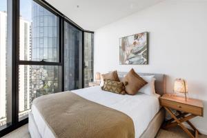 Southbank Sojourn - Resort Comfort & Skyline Views