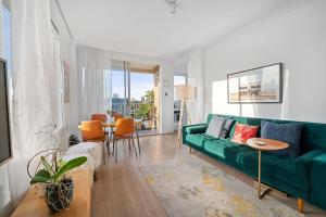 Centennial Charm - Bright Parkside Escape with Pool