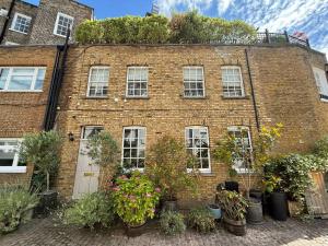 Huge Mews House With a Private Roof Terrace