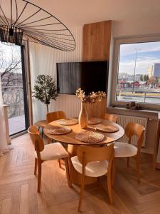 Family & Business Apartments PREMIUM SPA - 2 Bedroom with Private Jacuzzi, Balcony, Parking