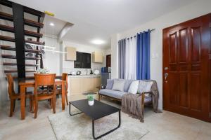 Furnished 3BR Townhouse Near Cebu IT Park with Parking, Fast WiFi, Netflix and More