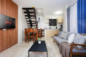 Furnished 3BR Townhouse Near Cebu IT Park with Parking, Fast WiFi, Netflix and More