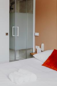 Hotels L'Hotel Bristol : Petite Chambre Double avec Salle de Bains Décloisonnée - Non-Fumeurs