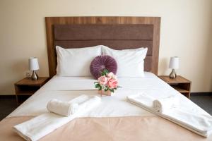 Family Suite One-Bedroom with Kitchen