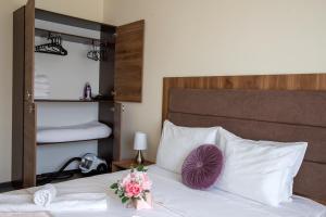 Family Suite One-Bedroom with Kitchen