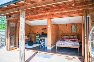 The Chard, Netherby, a micro cabin in a rural setting with a hot tub