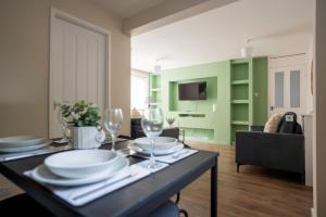 4 BDR House At Caledonia Luxe Stays Short Lets & Serviced Accommodation Livingston
