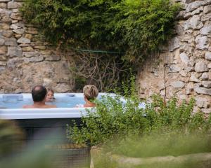 B&B / Chambres d'hotes Unique guest room in the heart of Provence 