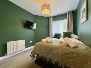Yew Croft Avenue
