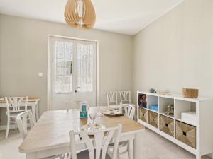 Maisons de vacances Maison pour 6 avec jardin proche du centre : photos des chambres