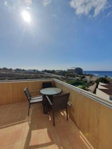 Alquilaencanarias-Medano Los Martines beachfront A