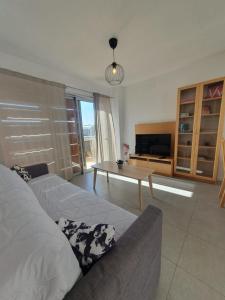 Alquilaencanarias-Medano Los Martines beachfront A