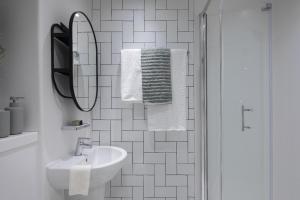 Modern Studios with Kitchen & Ensuite in Central Edinburgh