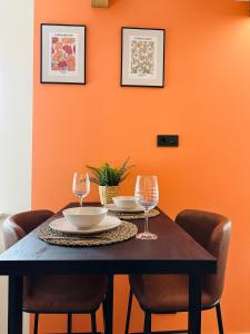 Colorful Apartments O