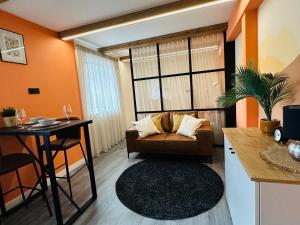 Colorful Apartments O