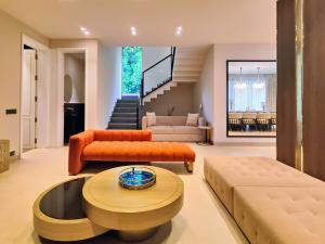 Villa Takiana - 4BHK pvt pool, Gym, 5mins to beach