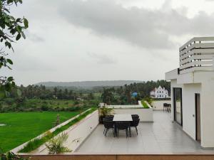 Villa Takiana - 4BHK pvt pool, Gym, 5mins to beach
