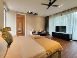 Villa Takiana - 4BHK pvt pool, Gym, 5mins to beach