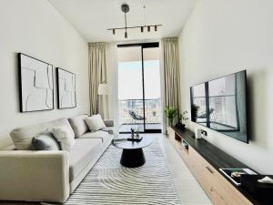 Soft Modernity 1br Haven With Parking, Gym & Pool!