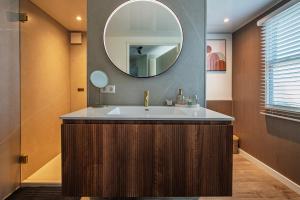 86, Bed & Outdoor Wellness - Sauna, Hottub, Icebath & Outdoor Shower included!