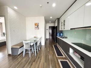 Modern Garden Apt by Dragon bridge