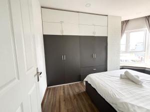 Modern Garden Apt by Dragon bridge