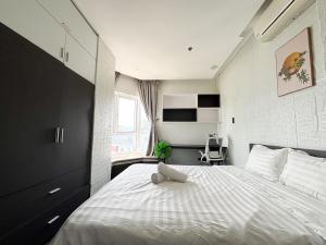 Modern Garden Apt by Dragon bridge