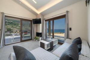 Beachfront Villa Fteri