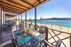 Premium Beach Two-Bedroom Mobile Home with Terrace and Sea View room in Solaris Camping Mobile Homes