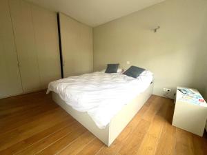 Lichtrijk hoekappartement met 3 slaapkamers op wandelafstand van strand en winkels