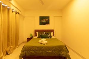 Serene, Chic & Sunlit 2BHK near Airport & BKC