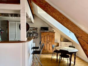 Appartements Le Mont-Eiffel - Duplex a Montmartre avec vue sur la Tour Eiffel : photos des chambres