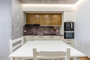 Skyline Apartment Free Parking by PikHost