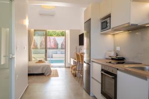 Aladdin Luxury Suites With Shared Pool