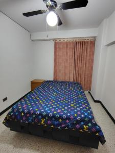 Habitación amoblada con baño compartido