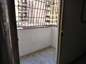 Habitación amoblada con baño compartido