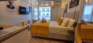 Marlon Brando SEA VIEW studio