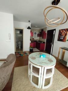 Stylish Downtown Studio