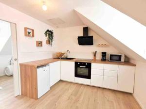 appartement deux chambres avec balcon et petite terrasse